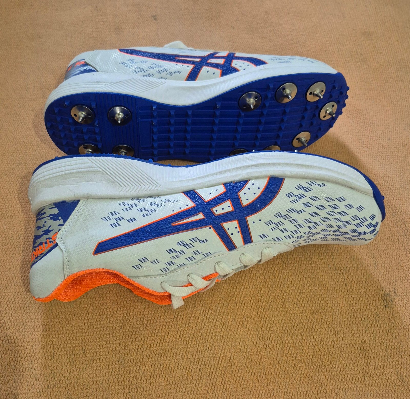 ASICS Cricket Shoes, Bowling Spikes - Image 4
