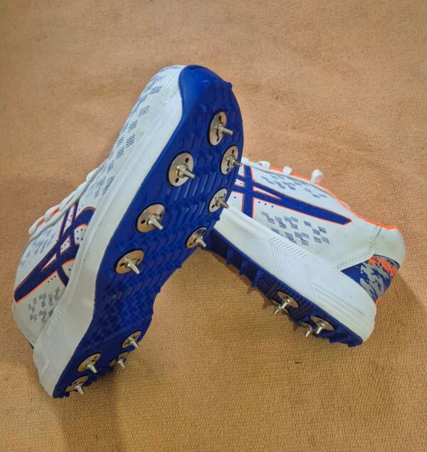 ASICS Cricket Shoes, Bowling Spikes